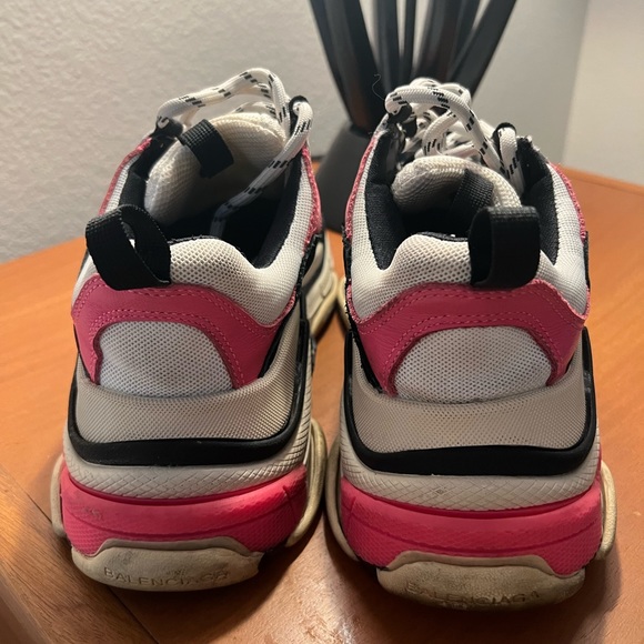 Triple S Balenciagas - Picture 3 of 3